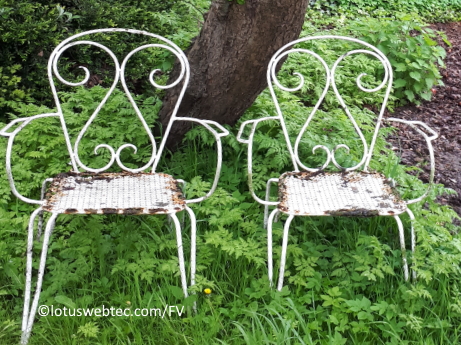 two_chairs_landsc